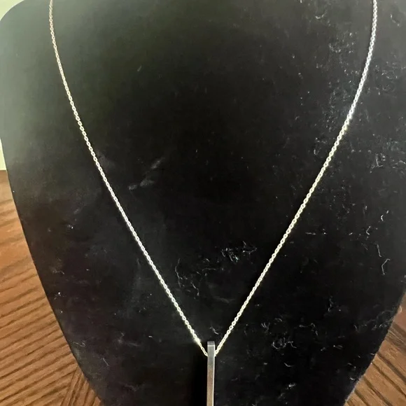 Silpada Minimalist Vertical Bar Pendant NWOT - Picture 3 of 13